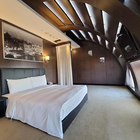 Meworld Hotel - Taipei Main Station Extérieur photo