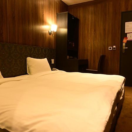 Meworld Hotel - Taipei Main Station Extérieur photo
